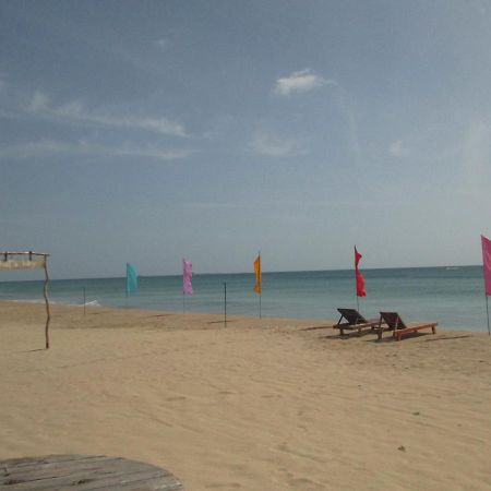 Uppuveli Beach House Trincomalee Bagian luar foto
