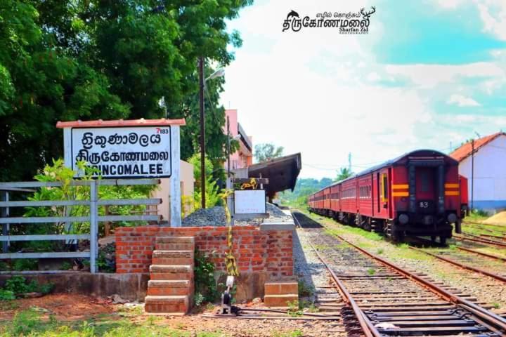 Uppuveli Beach House Trincomalee Bagian luar foto
