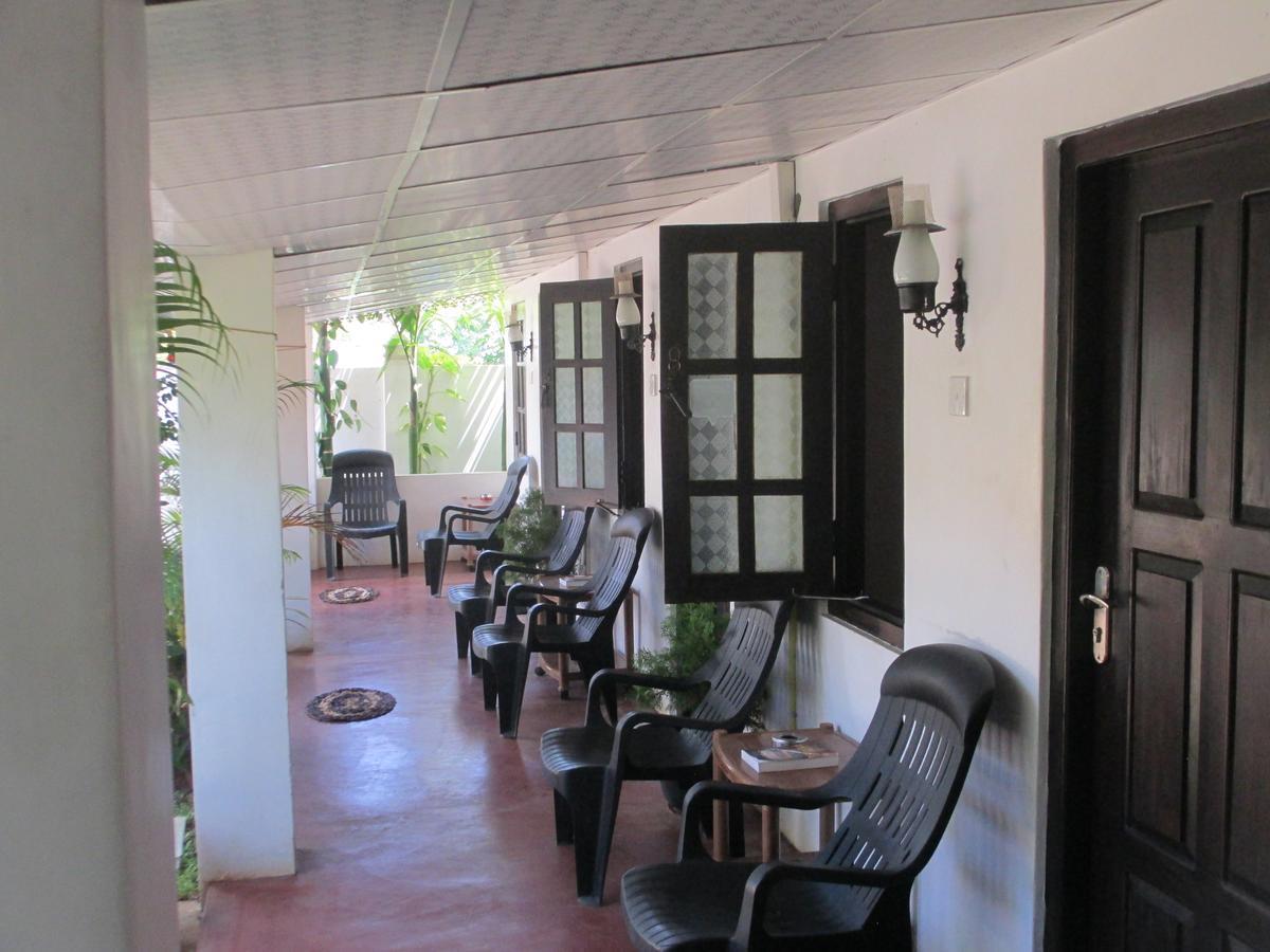 Uppuveli Beach House Trincomalee Bagian luar foto