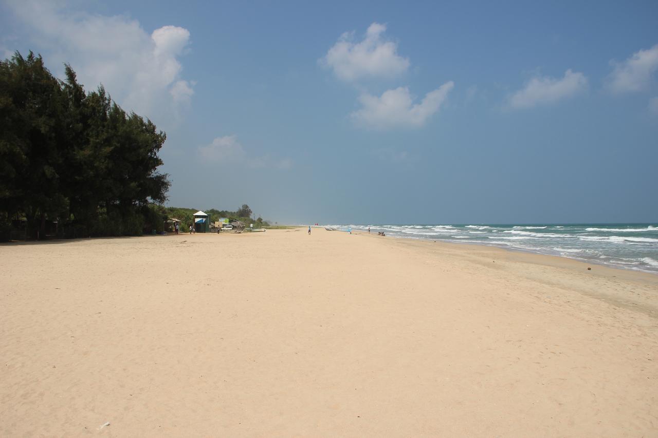 Uppuveli Beach House Trincomalee Bagian luar foto