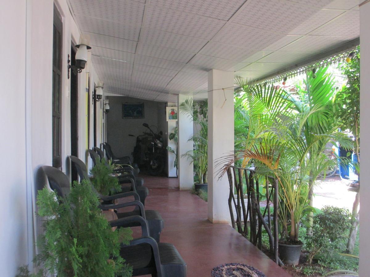 Uppuveli Beach House Trincomalee Bagian luar foto