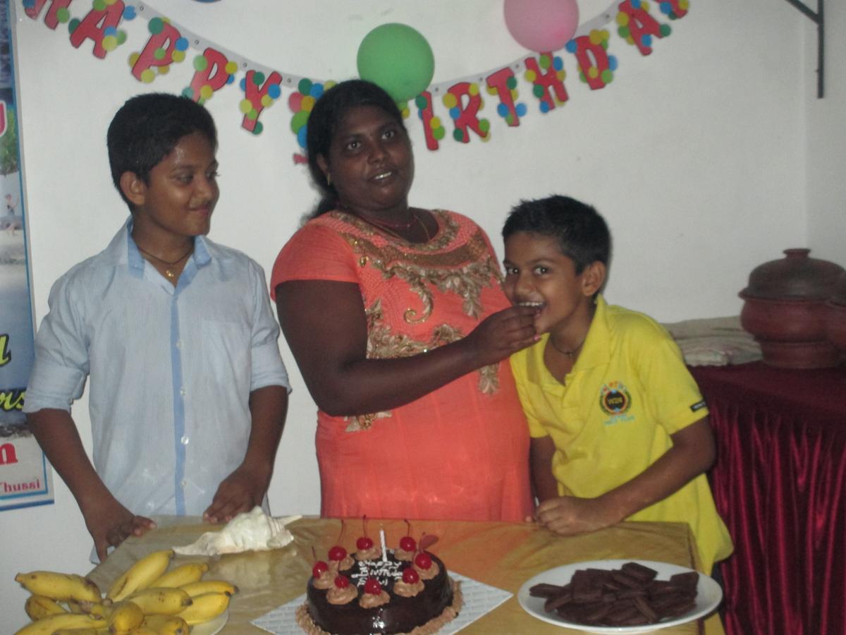 Uppuveli Beach House Trincomalee Bagian luar foto