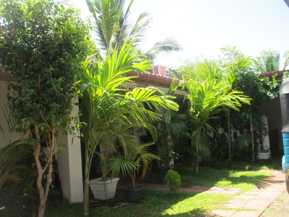 Uppuveli Beach House Trincomalee Bagian luar foto