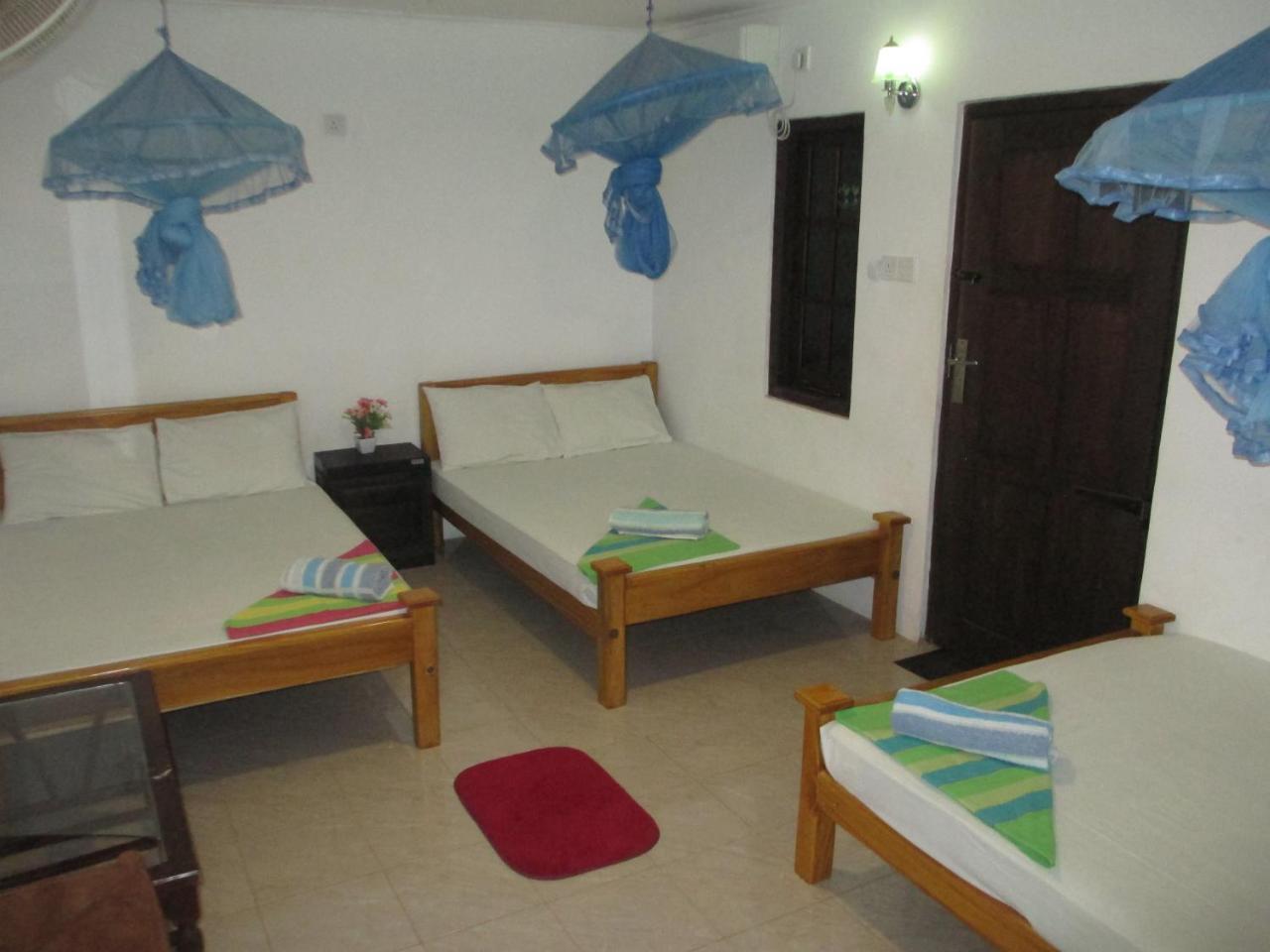 Uppuveli Beach House Trincomalee Bagian luar foto