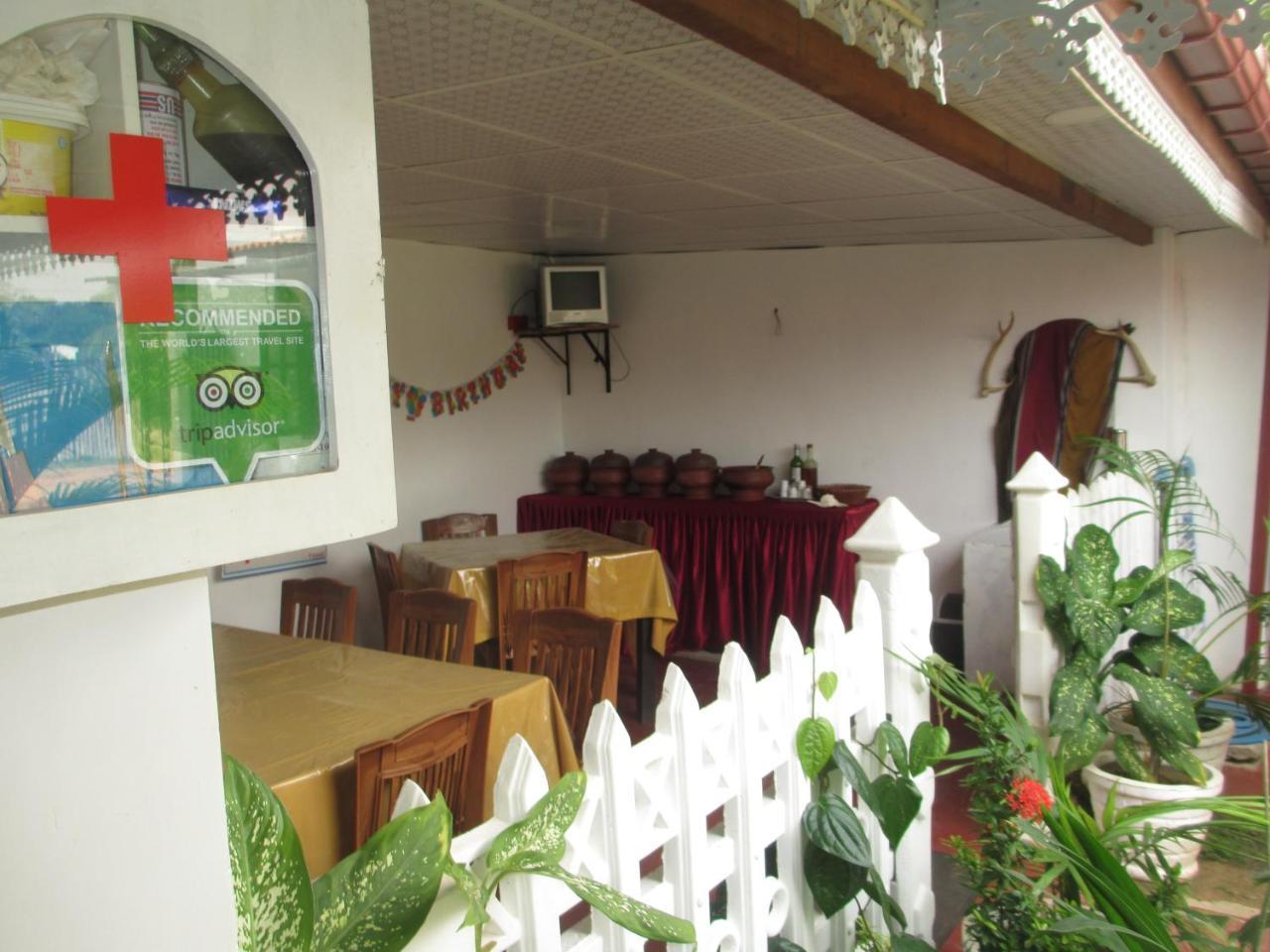 Uppuveli Beach House Trincomalee Bagian luar foto