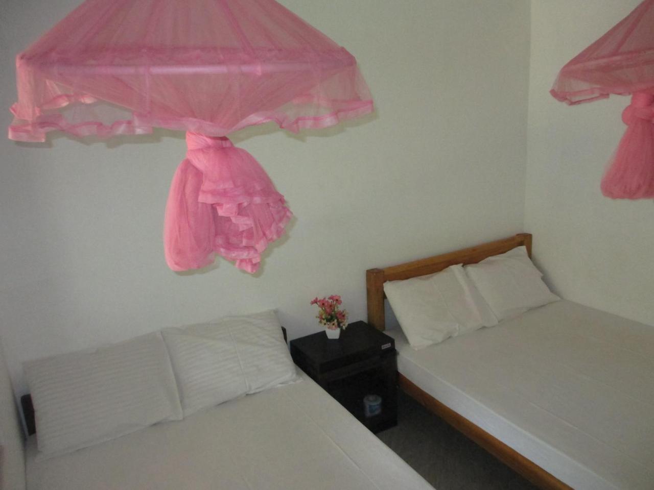 Uppuveli Beach House Trincomalee Bagian luar foto