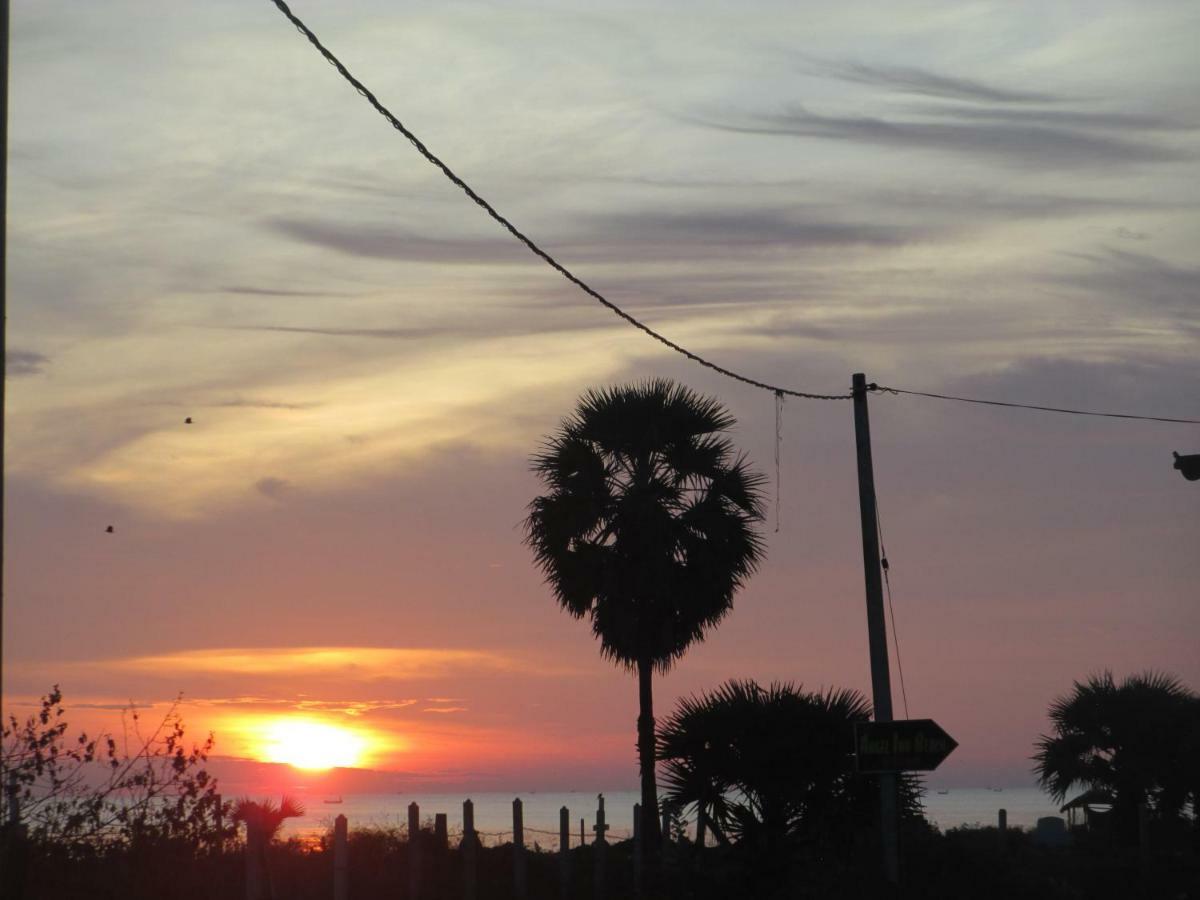 Uppuveli Beach House Trincomalee Bagian luar foto