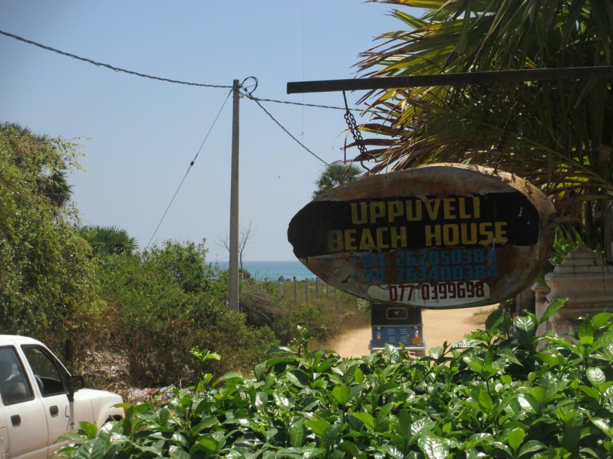 Uppuveli Beach House Trincomalee Bagian luar foto