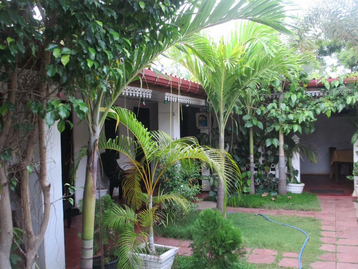 Uppuveli Beach House Trincomalee Bagian luar foto