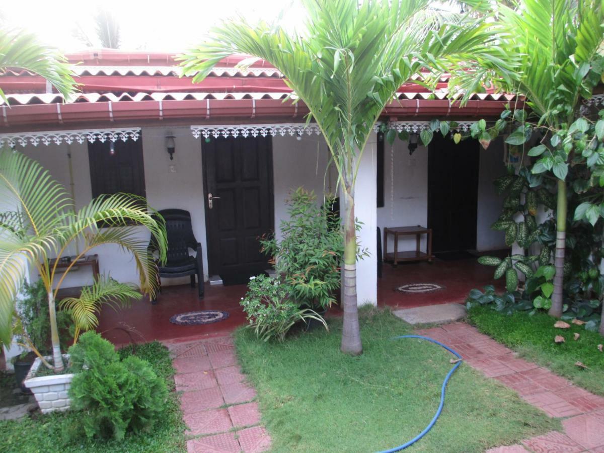 Uppuveli Beach House Trincomalee Bagian luar foto