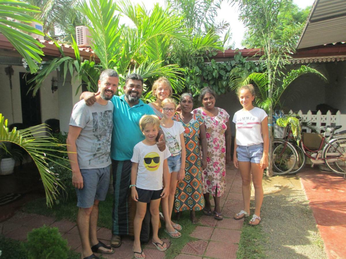 Uppuveli Beach House Trincomalee Bagian luar foto