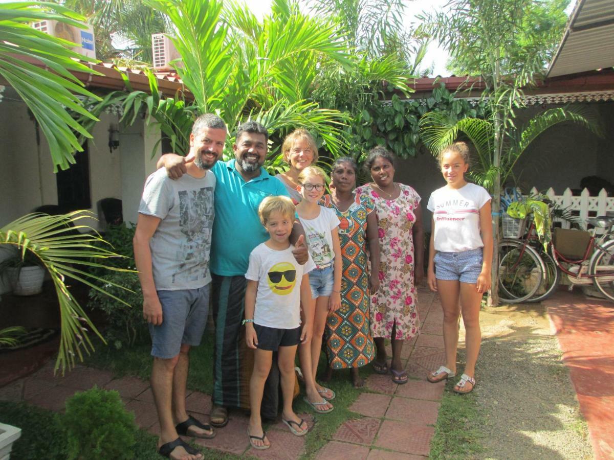 Uppuveli Beach House Trincomalee Bagian luar foto