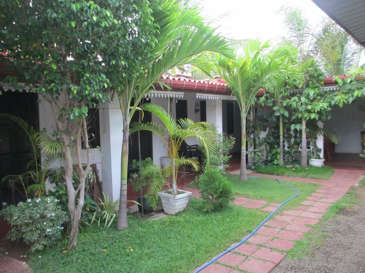 Uppuveli Beach House Trincomalee Bagian luar foto