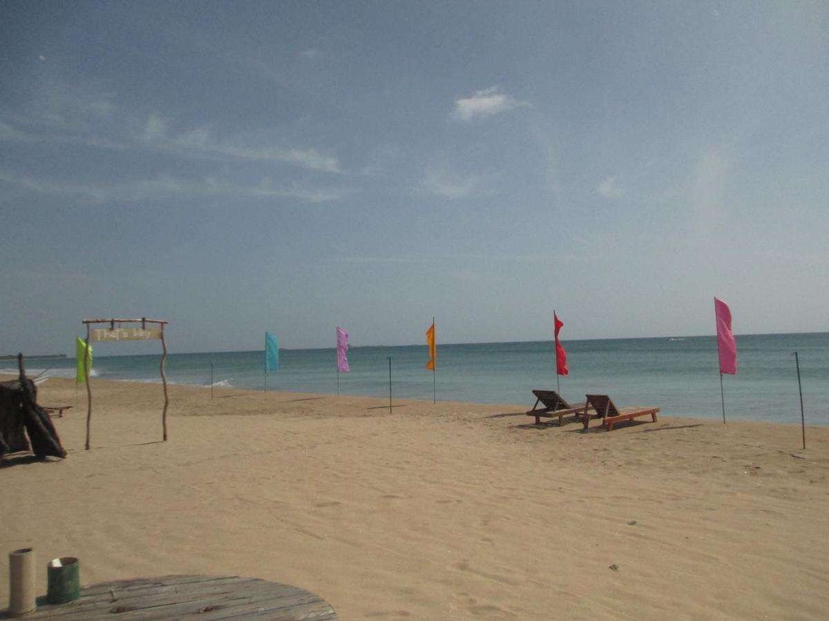 Uppuveli Beach House Trincomalee Bagian luar foto